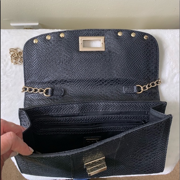 Caché Faux Leather Reptile Textured Large Clutch - Picture 4 of 9